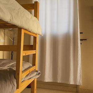 Habitación Pequeña con 2 Camas Individuales